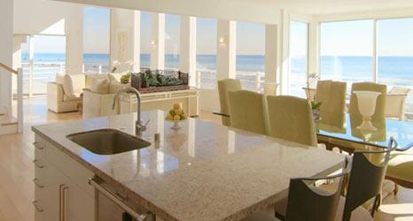 Panning kitchen with ocean view